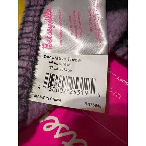 NWT BETSEYVILLE BETSEY JOHNSON Halloween Throw Blanket Black Cat Purple w/Hanger - Picture 4 of 9